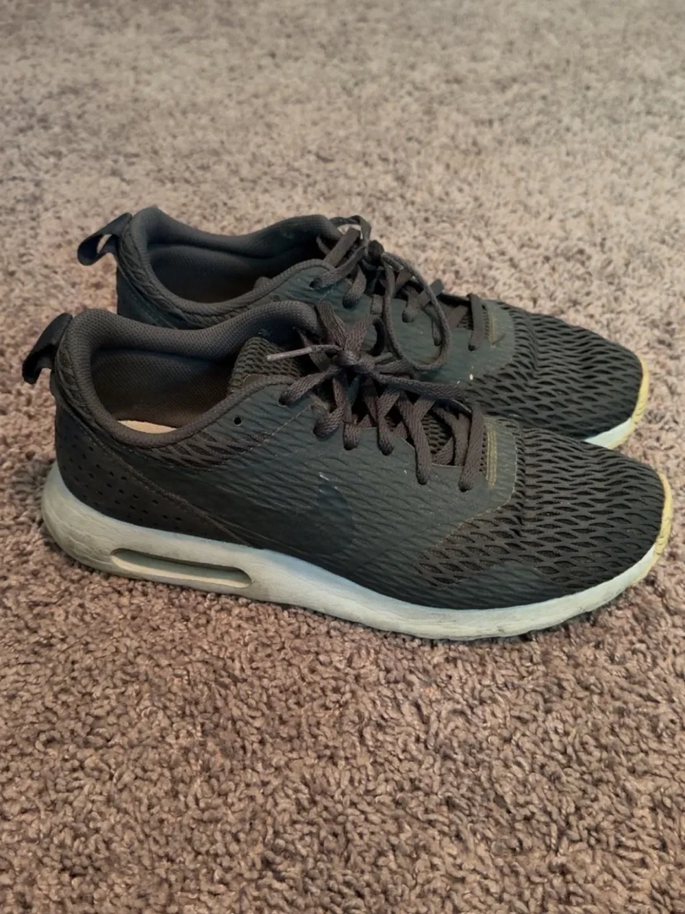 Nike Men's Black Running Sneakers with White Midsole